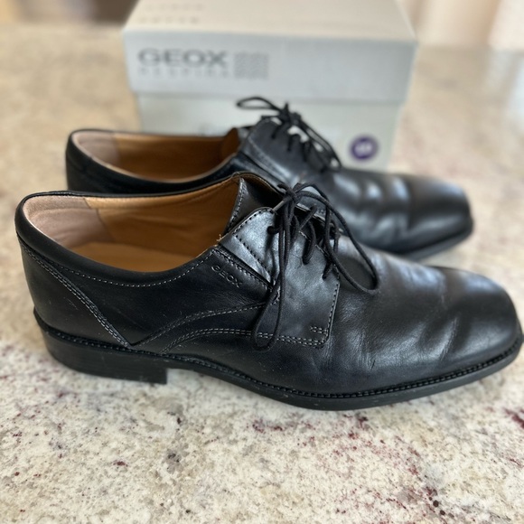 GEOX men’s Leather Dress Shoes - Picture 2 of 5